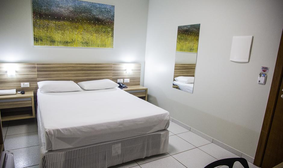 Hotel Baeza Goiatuba Δωμάτιο φωτογραφία